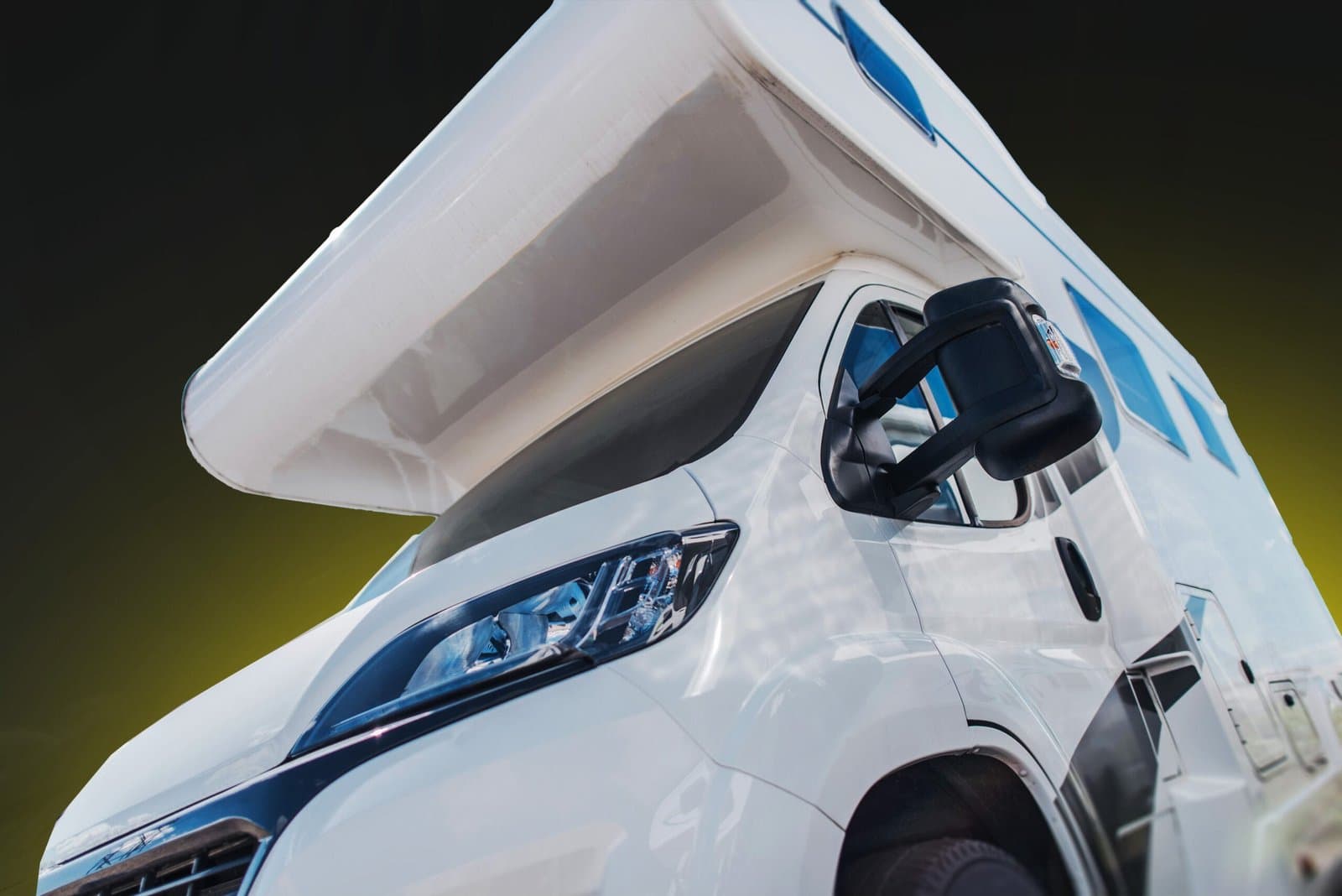 Wohnmobil bei der professionellen Aufbereitung