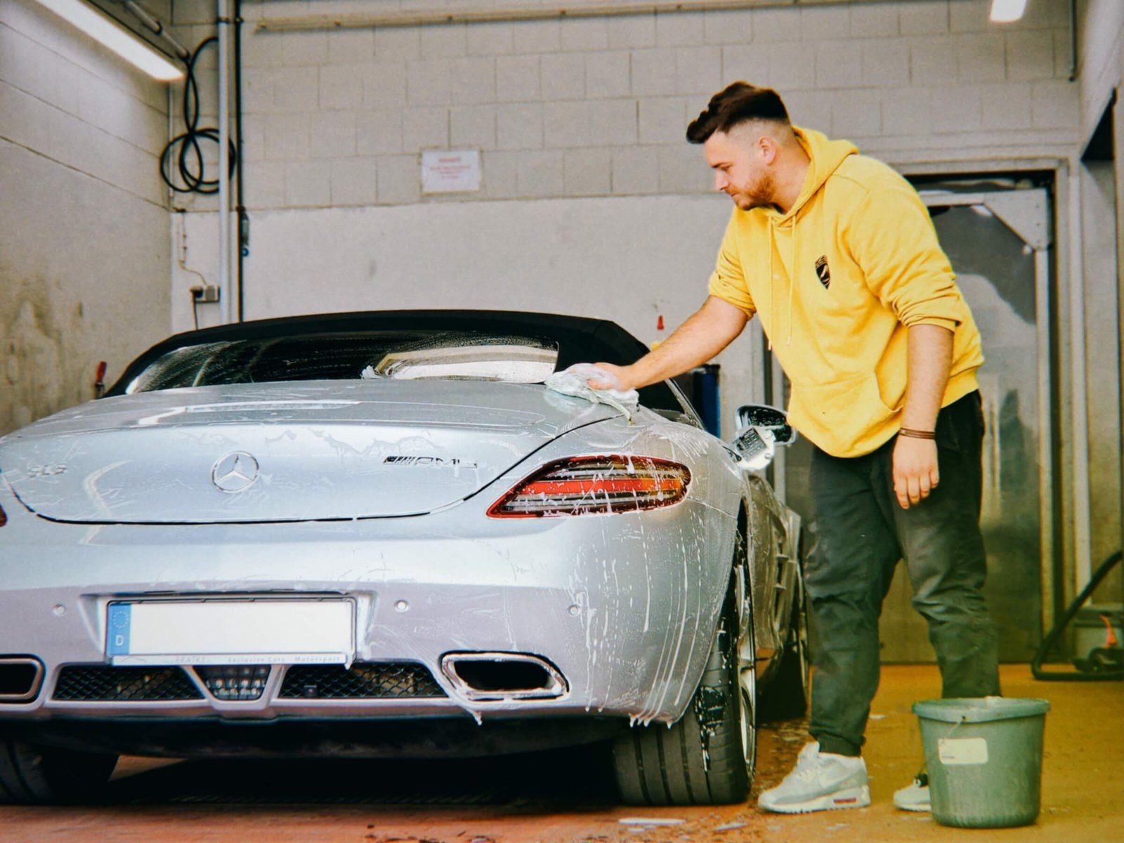 Autohaus und Geschäftskunden Fahrzeugaufbereitung Referenz 4 GF Lukas
