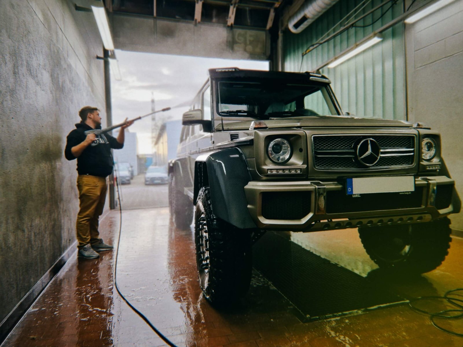 Autohaus und Geschäftskunden Fahrzeugaufbereitung Referenz 11 GF Lukas