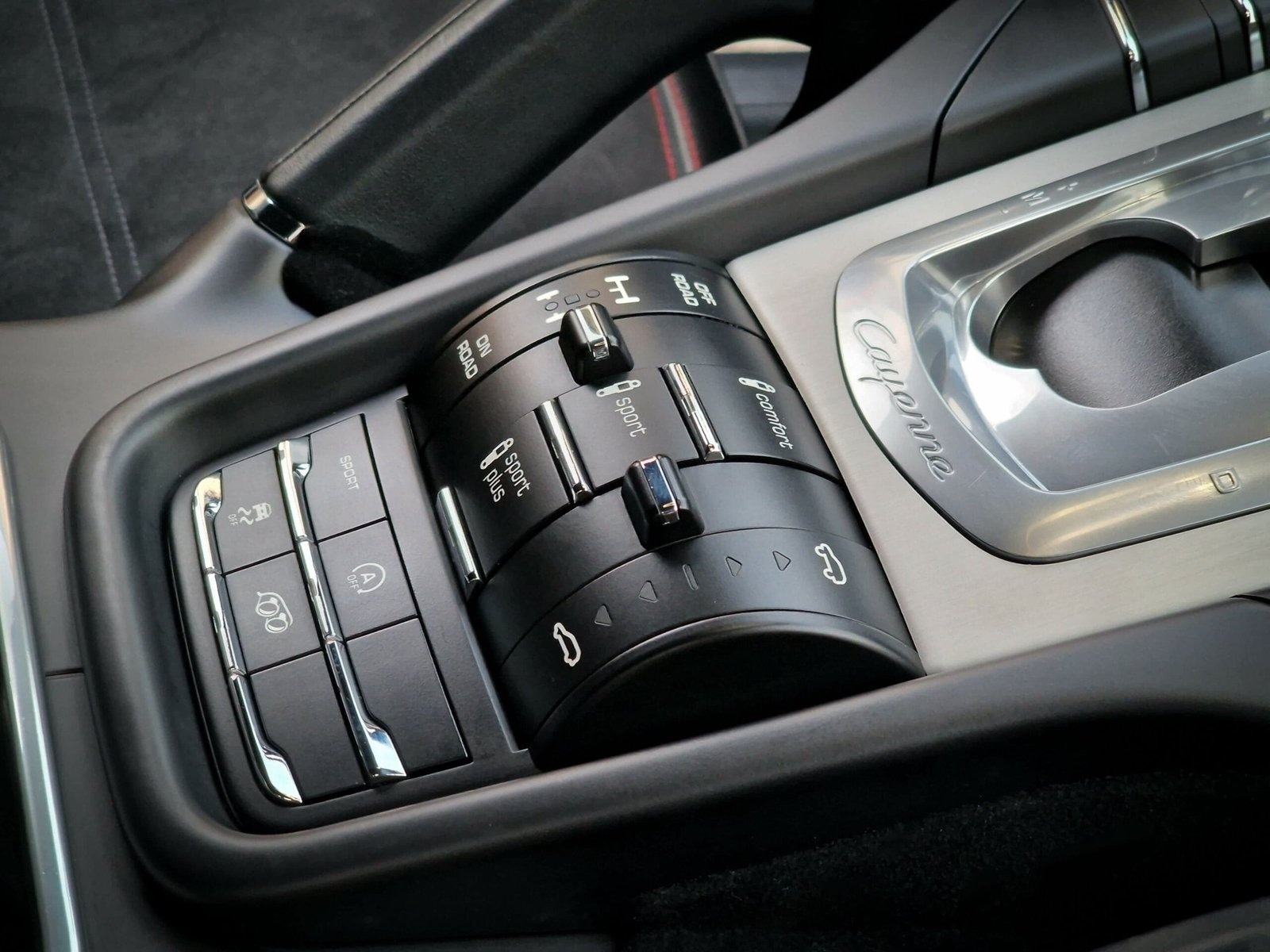 Porsche Innenraumdetail nach Reinigung und Pflege